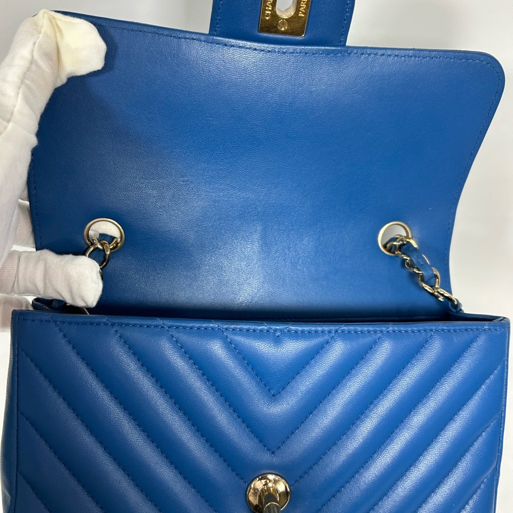 Chanel Classic Flap Mini - Picture 8 of 13
